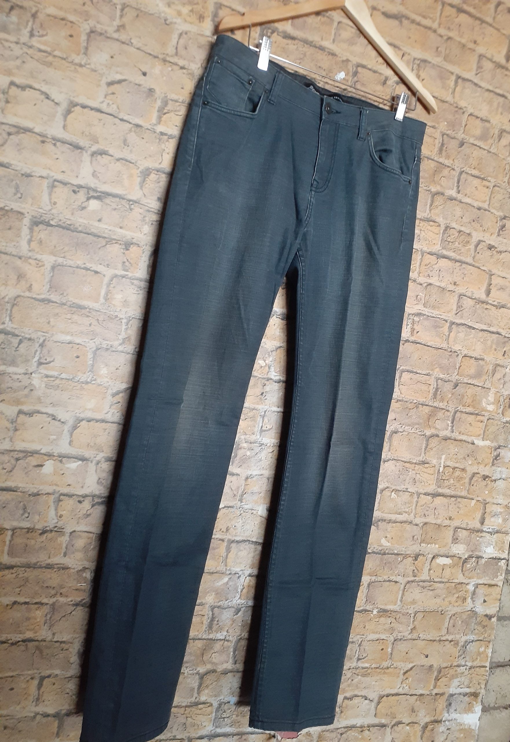 PRE-LOVED Men's Grey R2 Drainpipe Jeans (34) - LEE RIDERS - Broken Hill ...